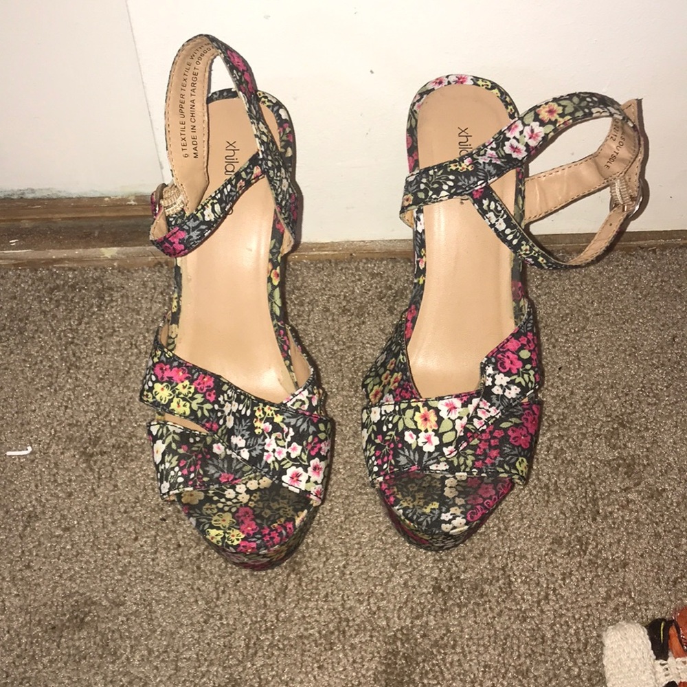 Floral wedges